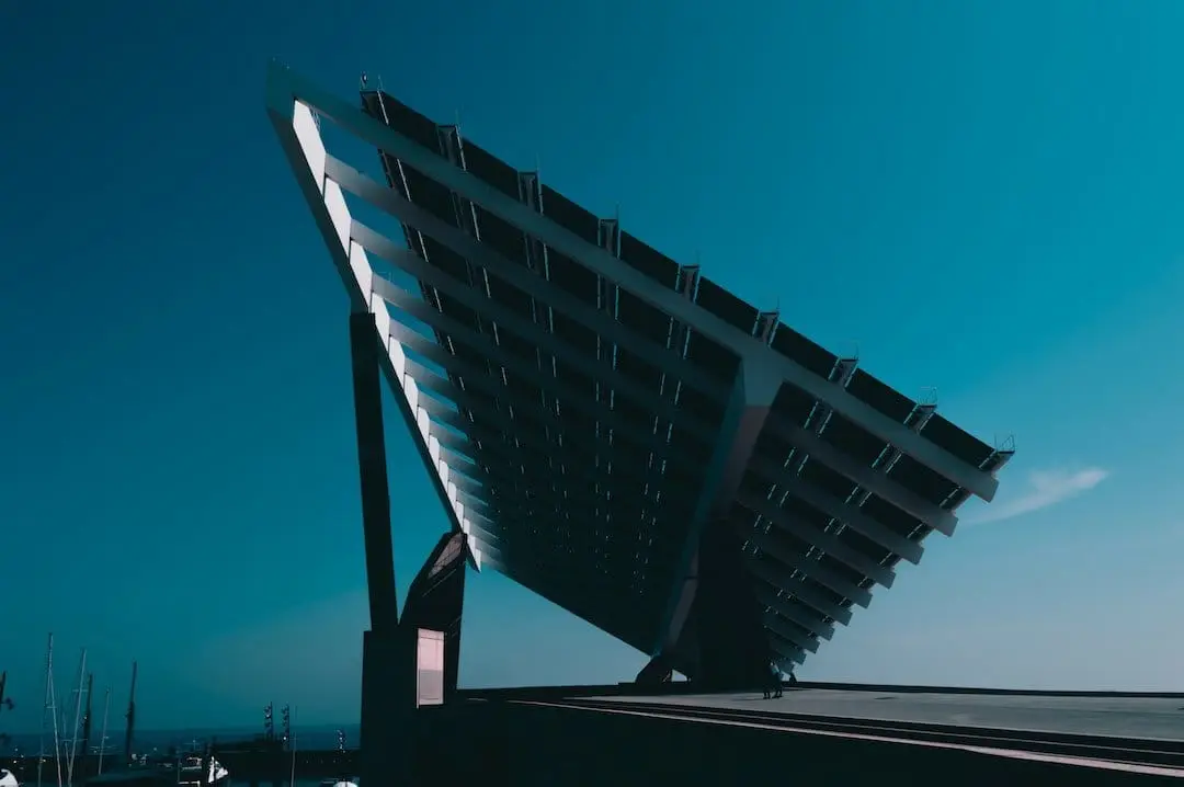 Energitrender att hålla koll på: Framtidsspaning inom solenergi och husbruk.