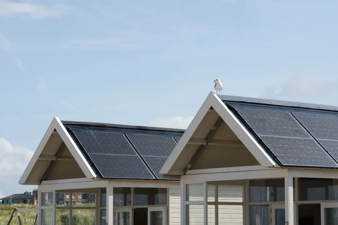 Få ett snyggt tak med takintegrerade solceller illustration